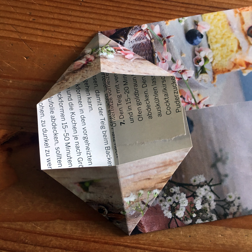 Papiergeschenktüten aus alter Zeitung