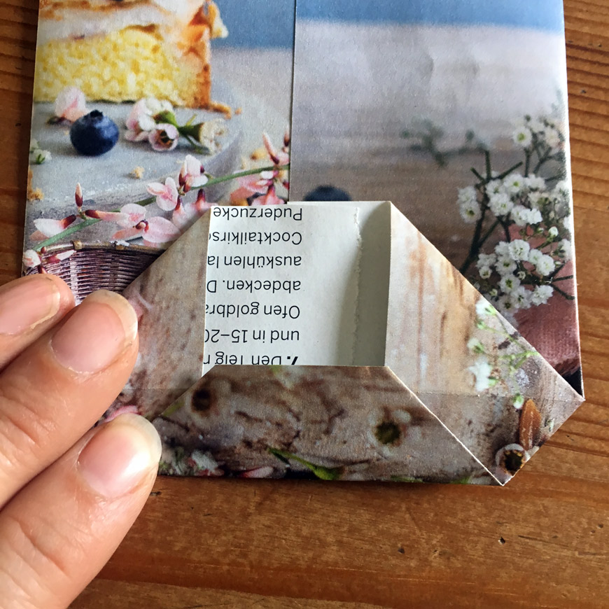 Papiergeschenktüten aus alter Zeitung