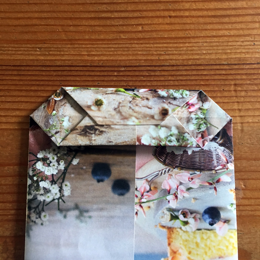 Papiergeschenktüten aus alter Zeitung